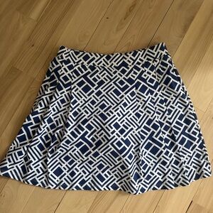 J.McLaughlin navy and white geometric pattern golf skort size XS